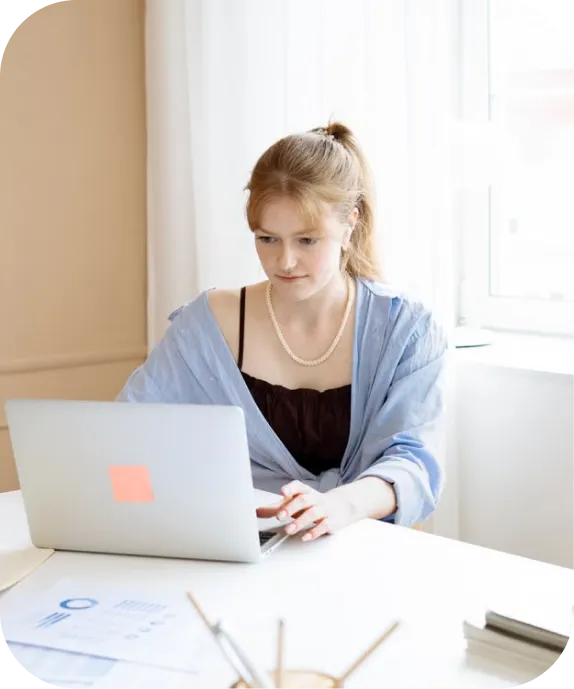 Photo · woman working on laptop (rounded)